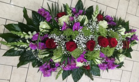 Dessus de cercueil par votre fleuriste à Saint Aubin D'Aubigné