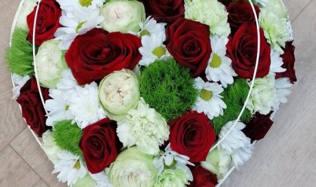 coeur blanc, rouge et vert par votre fleuriste Dites le avec des fleurs à Saint Aubin D'Aubigné